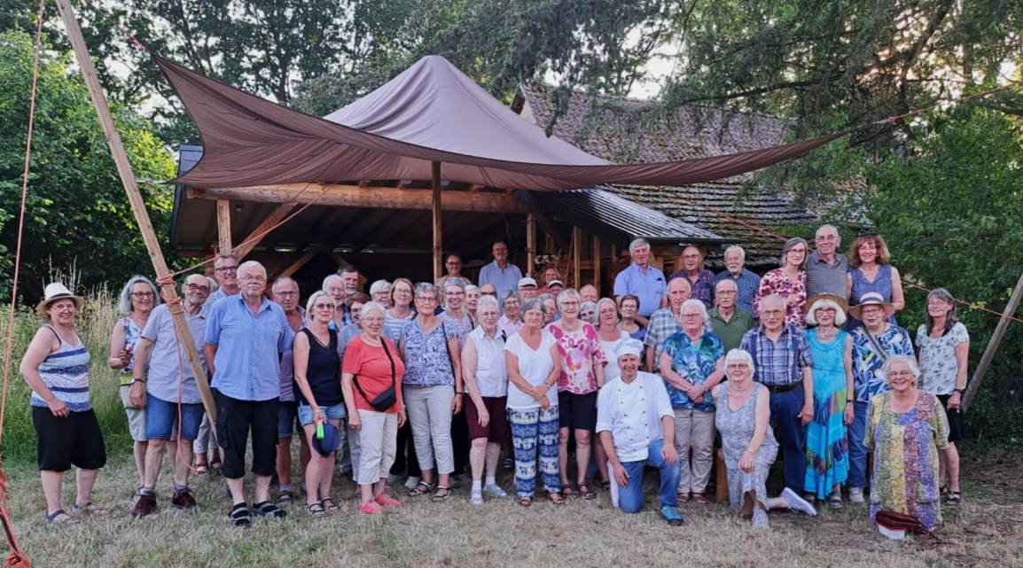 Gäste des Kulturkreises Wietzen beim Backes in Houverath